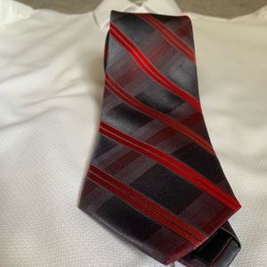 Arrow plaid tie